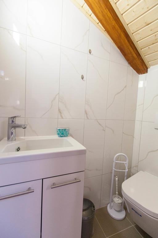 Holiday Home Nika Omisalj Ngoại thất bức ảnh