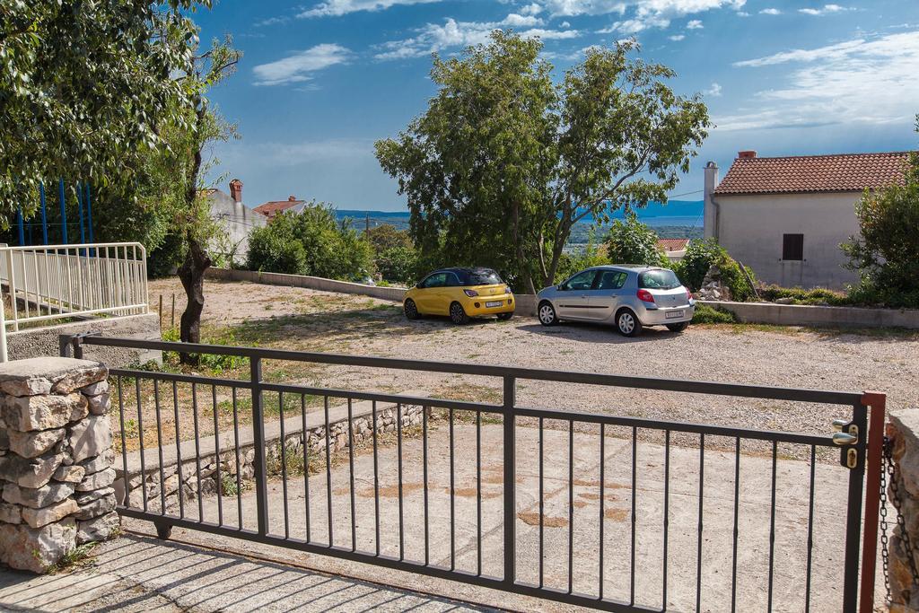 Holiday Home Nika Omisalj Ngoại thất bức ảnh