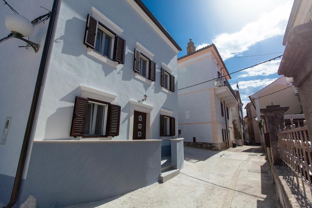 Holiday Home Nika Omisalj Ngoại thất bức ảnh
